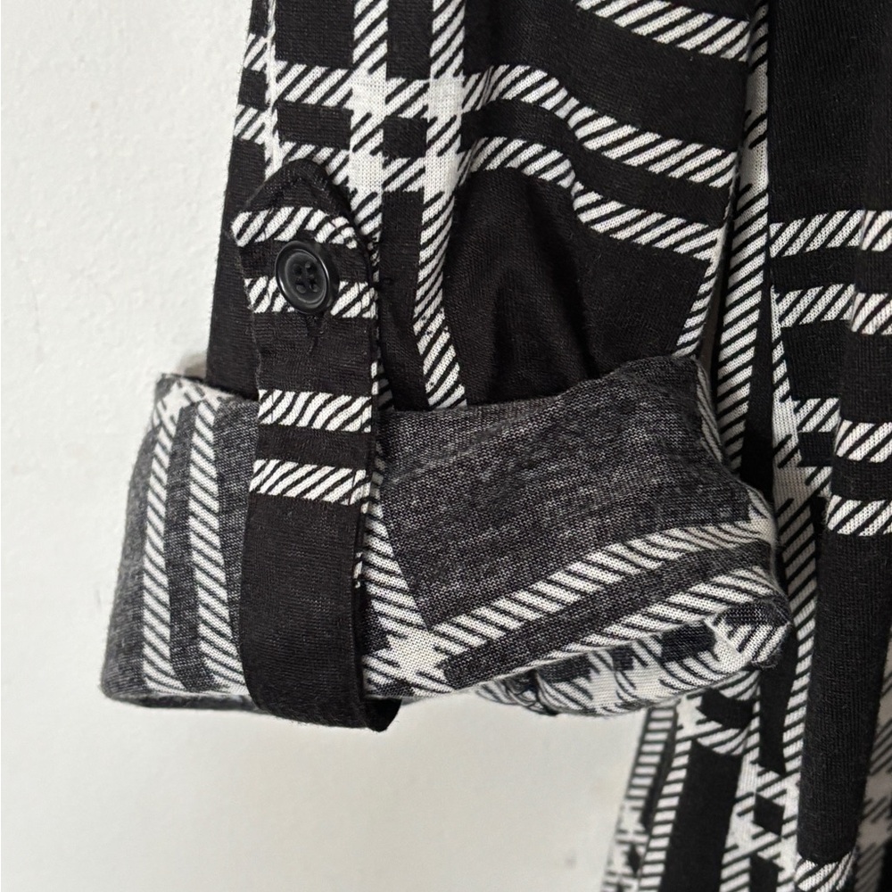 New York Laundry Black and White Plaid Cardigan - Picture 7 of 8